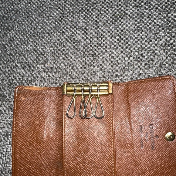 Authentic Louis Vuitton Brown Monogram Key Holder - Picture 2 of 6